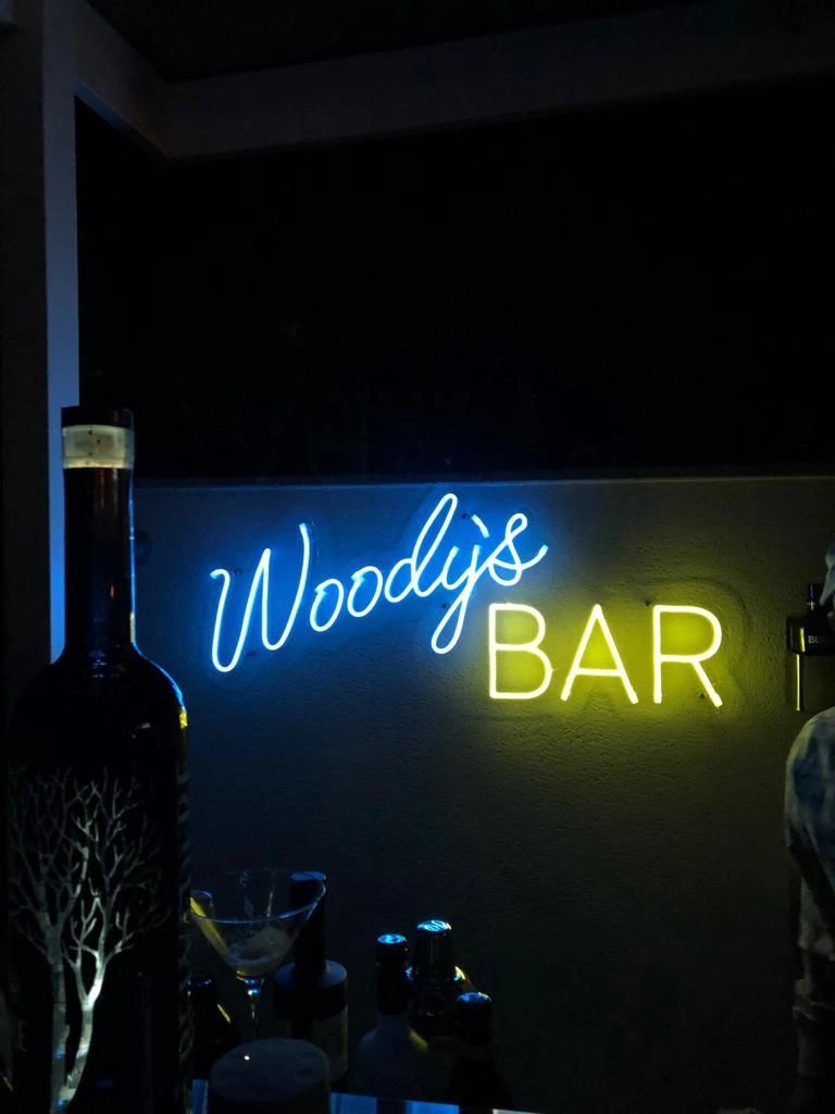 Woody's Bar